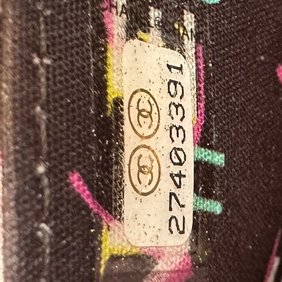 Chanel Pre-loved Diamond-Quilted Wallet in yellow lambskin leather - Picture 10 of 13